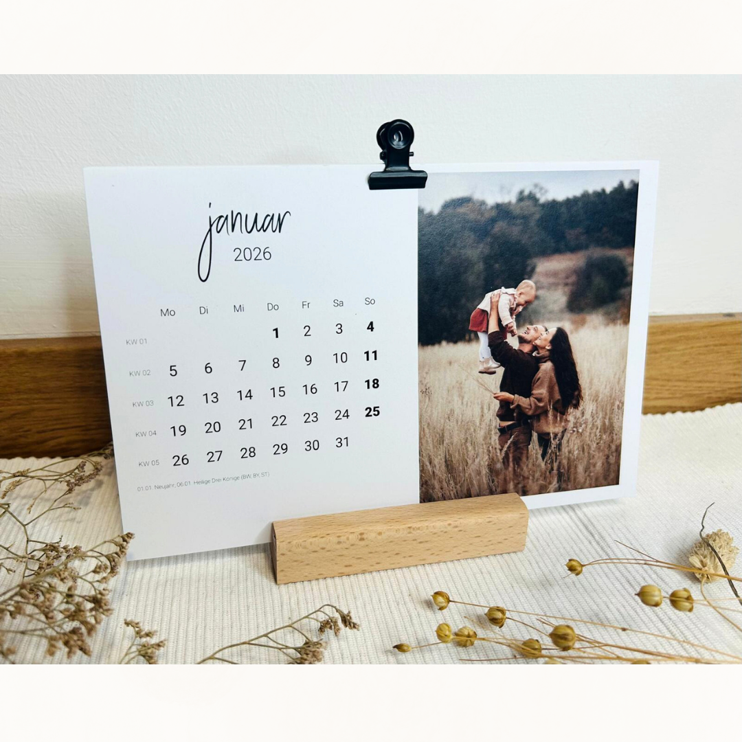 Personalisierter Fotokalender 2026 mit Holzfuß | Design 01