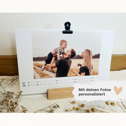 Personalisierter Fotokalender 2026 mit Holzfuß | Design 02
