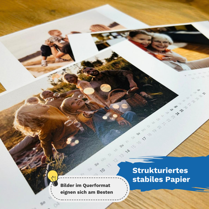 Personalisierter Fotokalender 2026 mit Holzfuß | Design 02